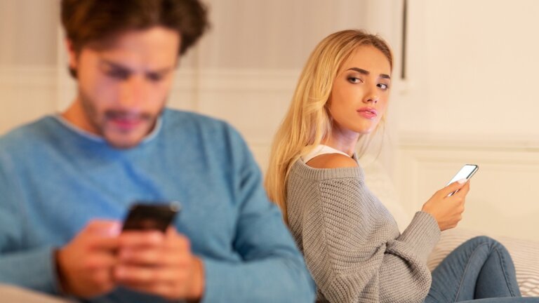 10 Señales para Detectar Infidelidad por WhatsApp ¡Descúbrelas! 2 10 senales para detectar infidelidad por whatsapp descubrelas