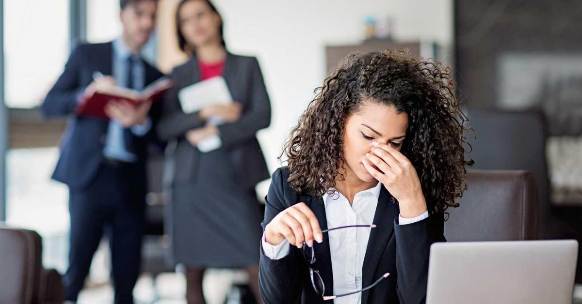 acosador laboral descubre sus 25 rasgos psicologicos y mas