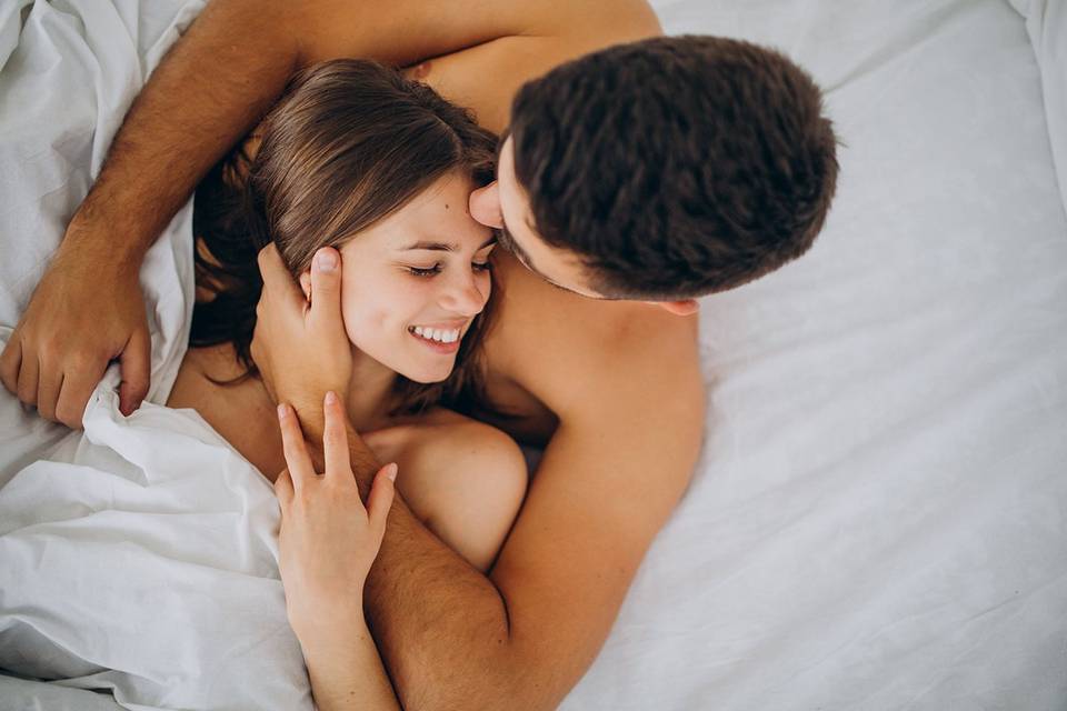 beneficios de hacer el amor en la noche es bueno para ti