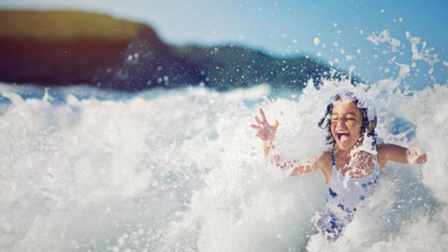 Cerca del MAR: 6 BENEFICIOS PSICOLÓGICOS IMPACTANTES 2 cerca del mar 6 beneficios psicologicos impactantes