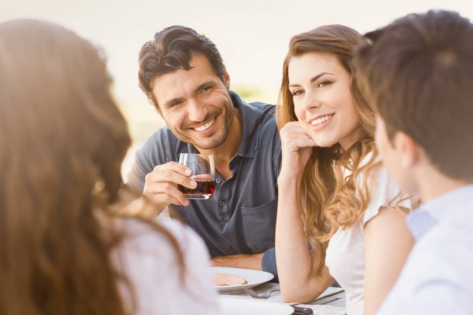 Cómo ACTUAR cuando tu PAREJA elige a sus AMIGOS - 7 CONSEJOS 5 como actuar cuando tu pareja elige a sus amigos 7 consejos