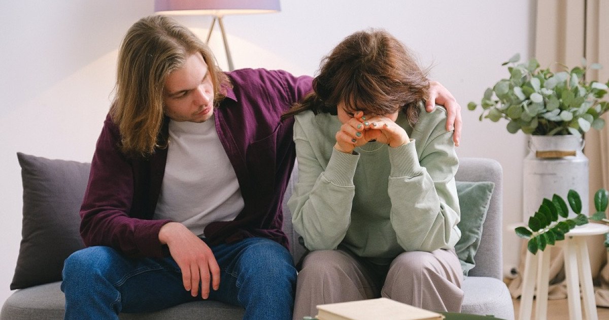 Cómo saber si tu PAREJA es POSESIVA - 7 SEÑALES CLAVES 2 como saber si tu pareja es posesiva 7 senales claves