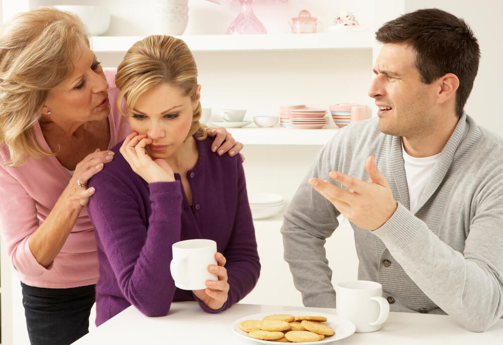 como saber si tu suegra te tiene celos 10 senales clave