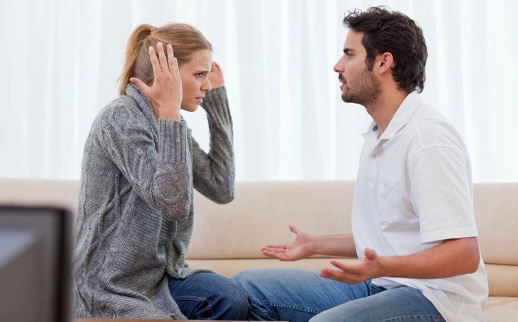 COMUNICACIÓN AGRESIVA: 7 EJEMPLOS que DEBES CONOCER 2 comunicacion agresiva 7 ejemplos que debes conocer
