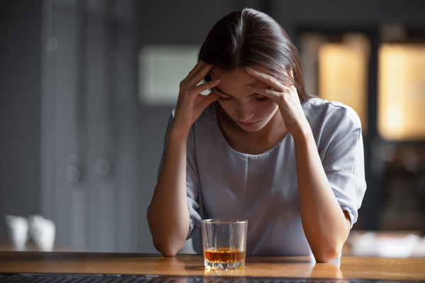 Consecuencias FÍSICAS del ALCOHOLISMO - Descubre cómo ACTUAR 2 consecuencias fisicas del alcoholismo descubre como actuar