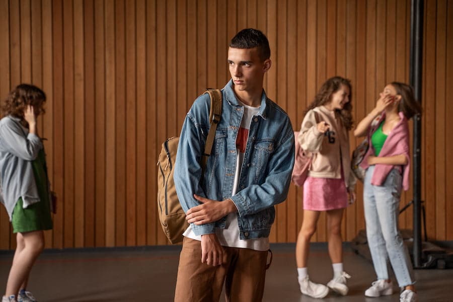 crisis de identidad en adolescentes causas y soluciones clave