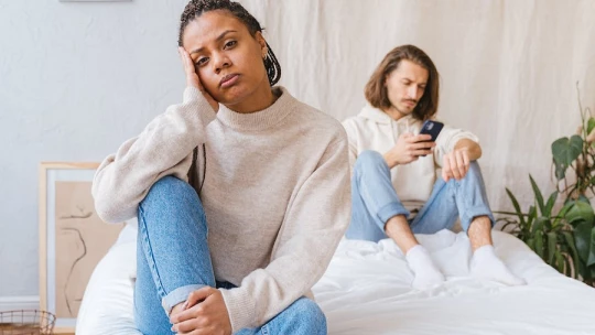 Distante EMOCIONAL: Qué es SER DISTANTE Terapia en MADRID 2 distante emocional que es ser distante terapia en madrid