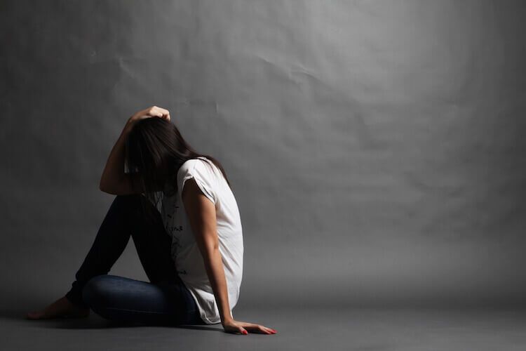 La SOLEDAD en ADULTOS JÓVENES - Cómo superarla FÁCIL 2 la soledad en adultos jovenes como superarla facil
