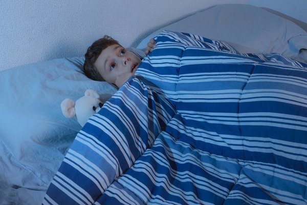 Miedo a DORMIR SOLO - Descubre su CAUSA y SOLUCIÓN 2 miedo a dormir solo descubre su causa y solucion