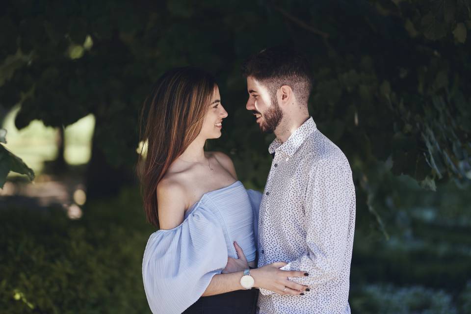 Miradas entre DOS PERSONAS QUE SE GUSTAN - DESCUBRE SU MAGIA 12 miradas entre dos personas que se gustan descubre su magia