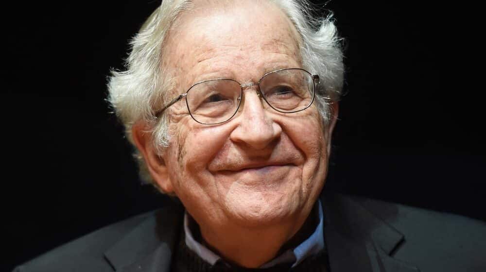 noam chomsky descubre por que mi familia no lo conoce