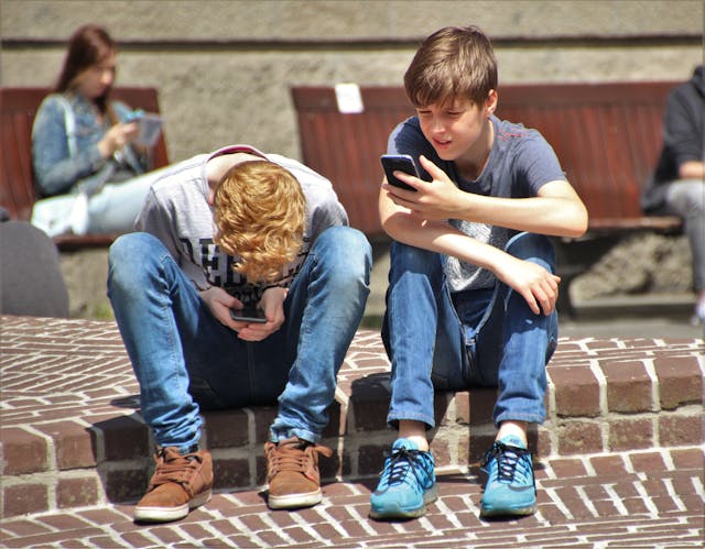 Peligros Ocultos de las Redes Sociales para Adolescentes 2 peligros ocultos de las redes sociales para adolescentes