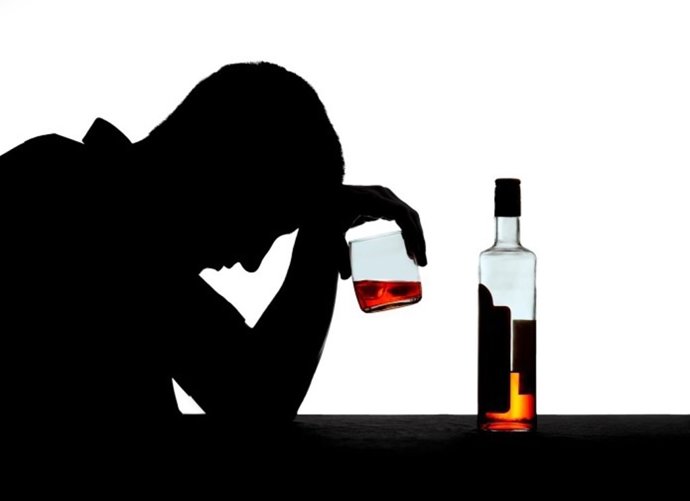 Perfil de un HOMBRE ALCOHÓLICO: 9 CARACTERÍSTICAS CLAVE 2 perfil de un hombre alcoholico 9 caracteristicas clave
