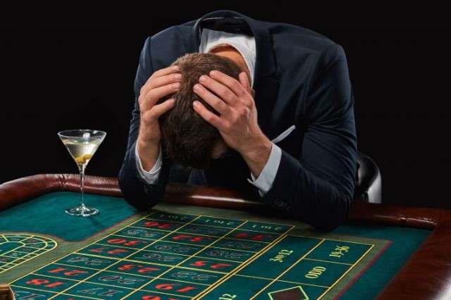 PERSONAS ADICTAS AL JUEGO - Cómo SUPERAR la ADICCIÓN hoy 2 personas adictas al juego como superar la adiccion hoy