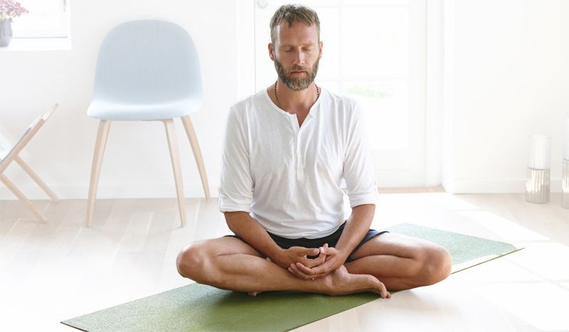 postura de meditacion aprende las mejores tecnicas aqui