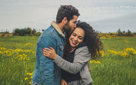 senales de enamoramiento en hombres timidos descubrelas