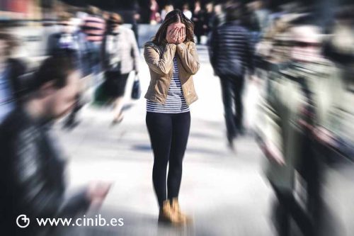 supera la enoclofobia y recupera tu libertad en multitudes