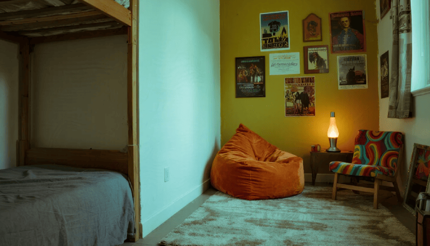 transforma tu habitacion desordenada en un refugio acogedor